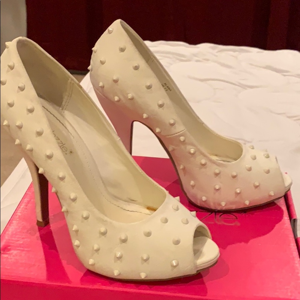 ShoeDazzle Cream color Spikey Heels